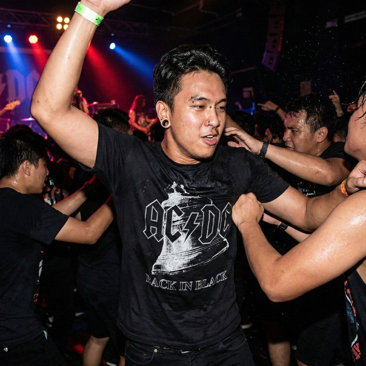 AC/DC Back In Black Bell Premium Carbon Finish T Shirt product image 3